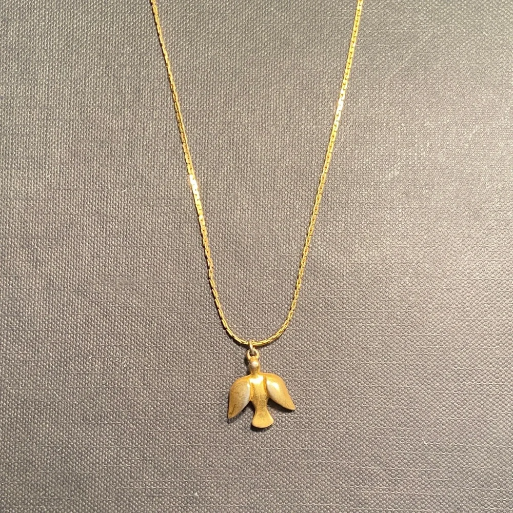 Vintage 70s 1970s Gold Bird CHARM Holy Spirit Dove of PEACE Pendant Necklace - Picture 5 of 6